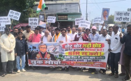 ज्ञानेश कुमार यांना तात्काळ बडतर्फ करावे या मागणीसाठी शहरात मुकमोर्चा,धरणे, सत्याग्रह