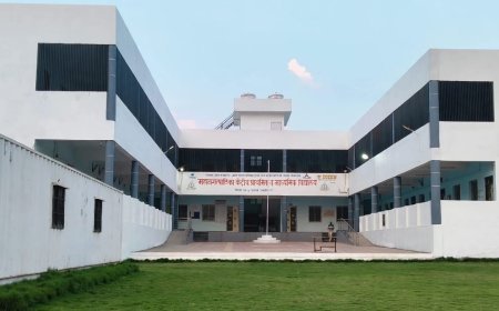 बघा किती सुंदर आहे महापालिका शाळेची इमारत...!