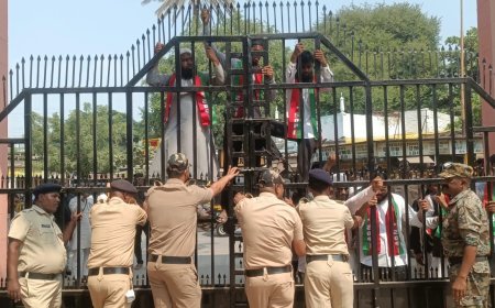 रोशन गेट अतिक्रमण कारवाई विरोधात एसडिपिआई रस्त्यावर...!