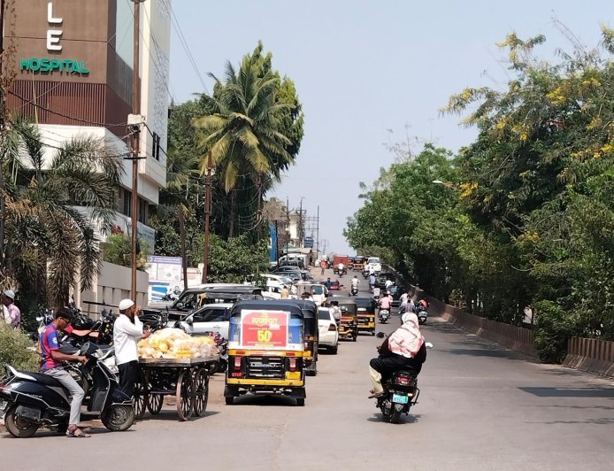 रोशन गेट वर धडक कारवाई मग एमजीएम रोडवर कारवाई कधी...?