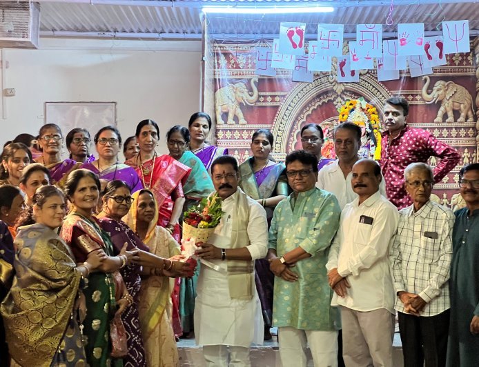 गादीया विहारमध्ये ड्रेनिजच्या दुर्गंधीचा प्रश्न ऐरणीवर, माजी महापौर त्र्यंबक तुपे यांच्याकडून तातडीने दखल