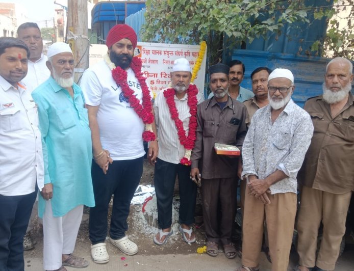 फाजलपूरा येथे रिक्षा स्टँडचे उद्घाटन, रिक्षाचालकांच्या समस्या सोडविण्याचे नवीन ओबेरॉय यांचे आश्वासन...
