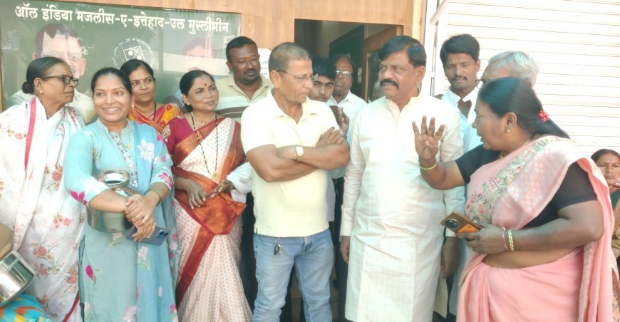 जटवाडा रोडवर पाणीबाणी...! एमआयएम नगरसेवकाच्या कार्यालयावर हंडा मोर्चा...